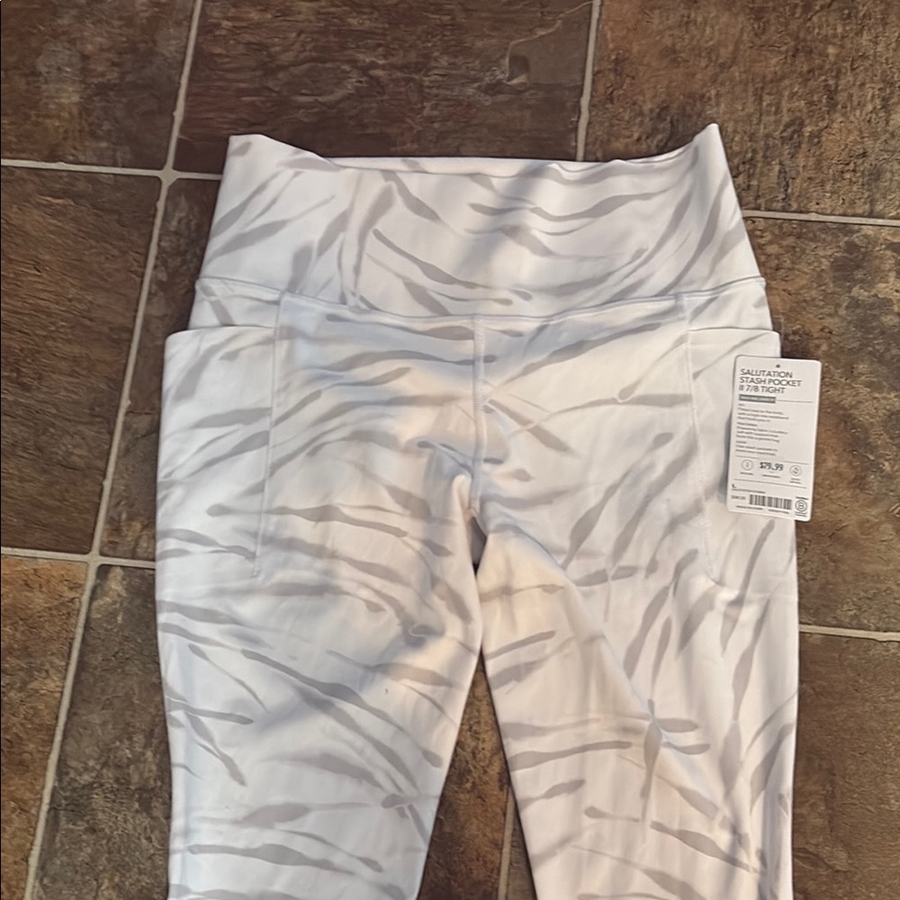 Athleta NWT White and Gray Patterned Leggings